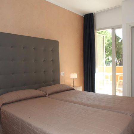 Hotel Garni Losanna Bibione Bagian luar foto