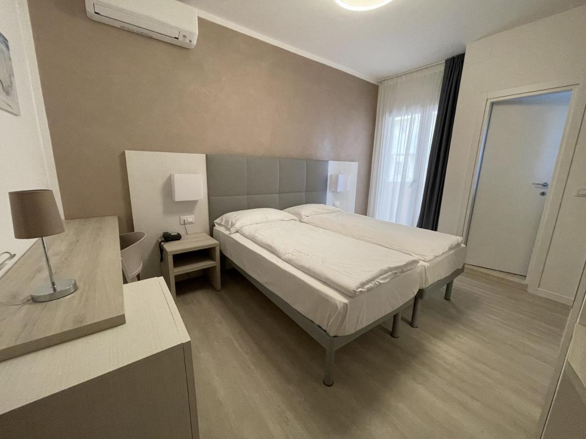 Hotel Garni Losanna Bibione Bagian luar foto