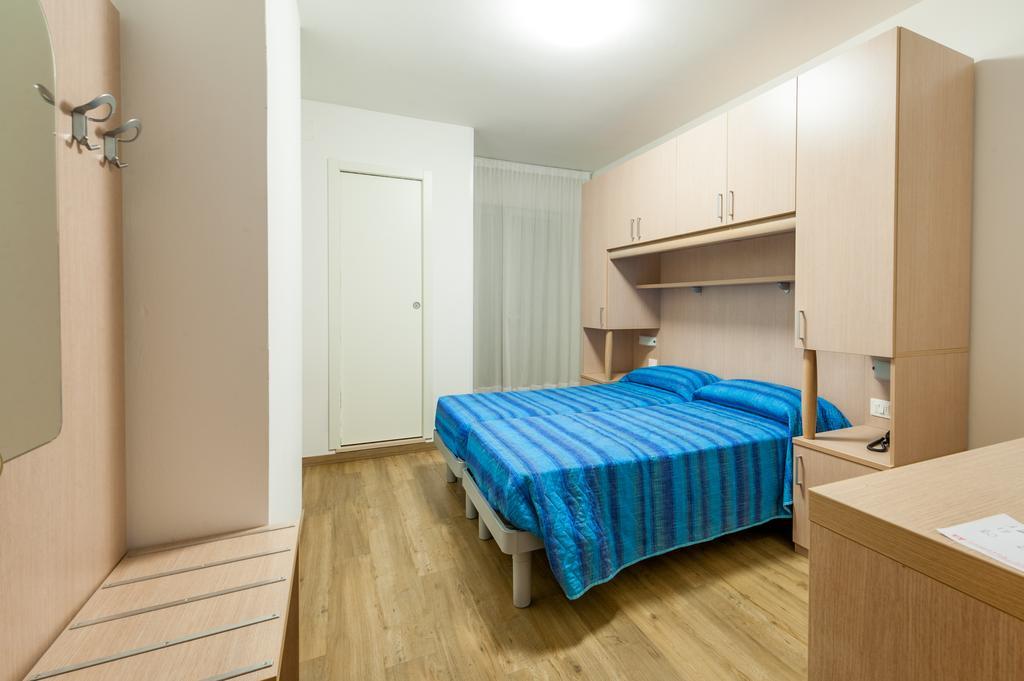 Hotel Garni Losanna Bibione Ruang foto