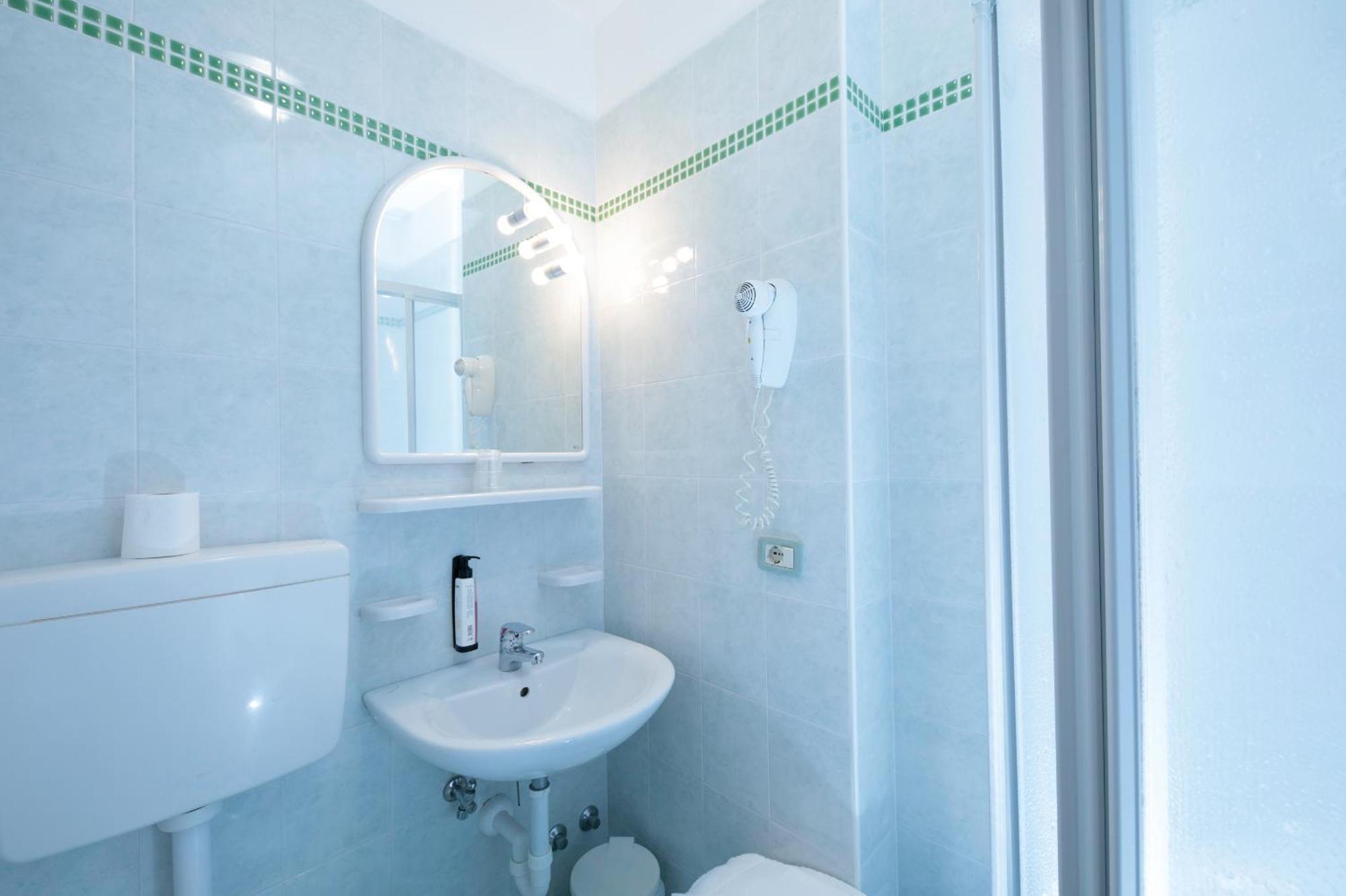 Hotel Garni Losanna Bibione Bagian luar foto