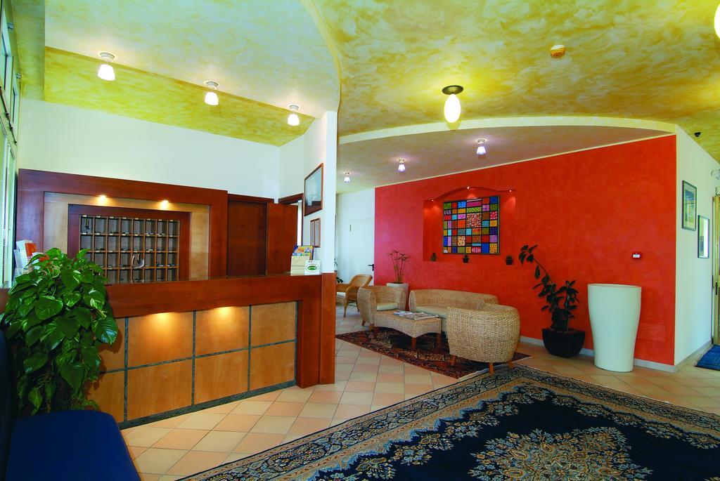Hotel Garni Losanna Bibione Bagian luar foto