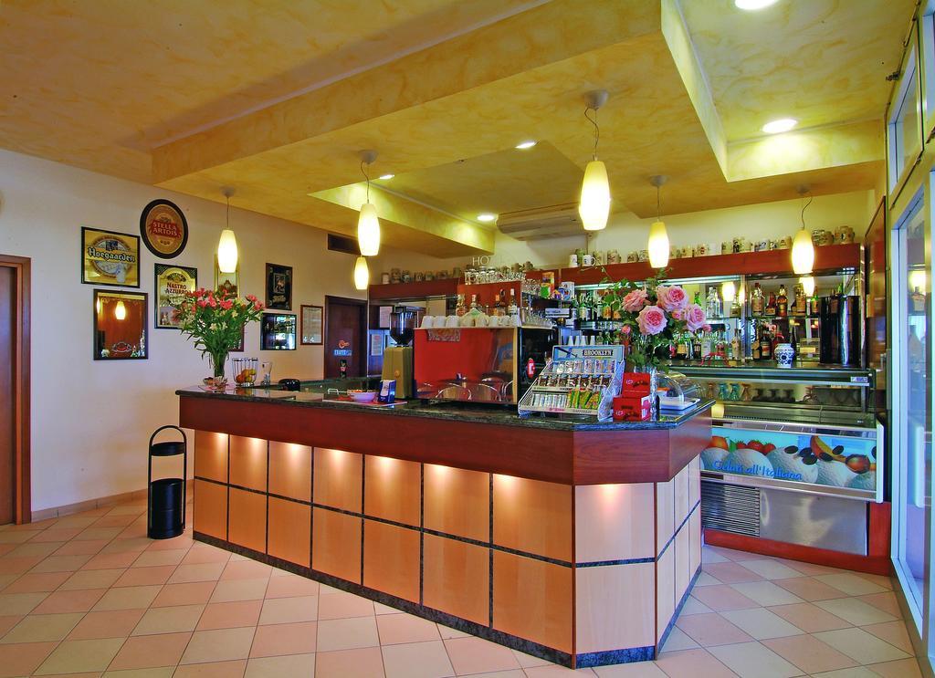 Hotel Garni Losanna Bibione Bagian luar foto