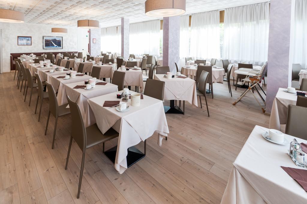 Hotel Garni Losanna Bibione Bagian luar foto