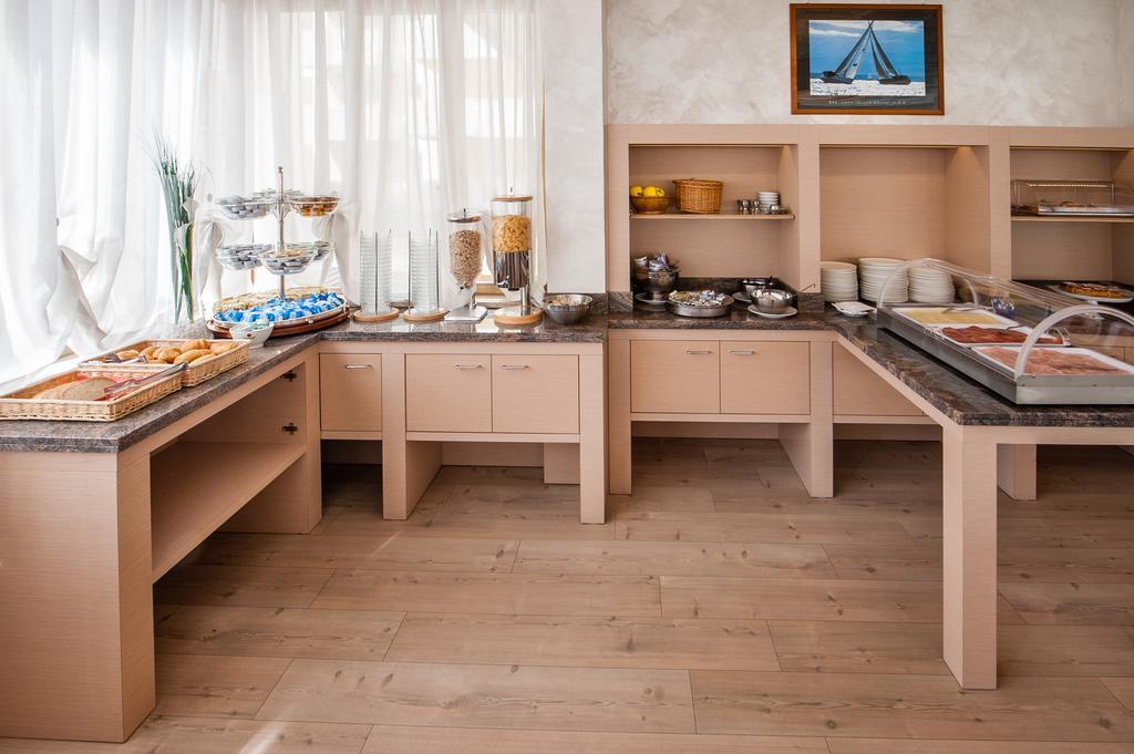 Hotel Garni Losanna Bibione Bagian luar foto