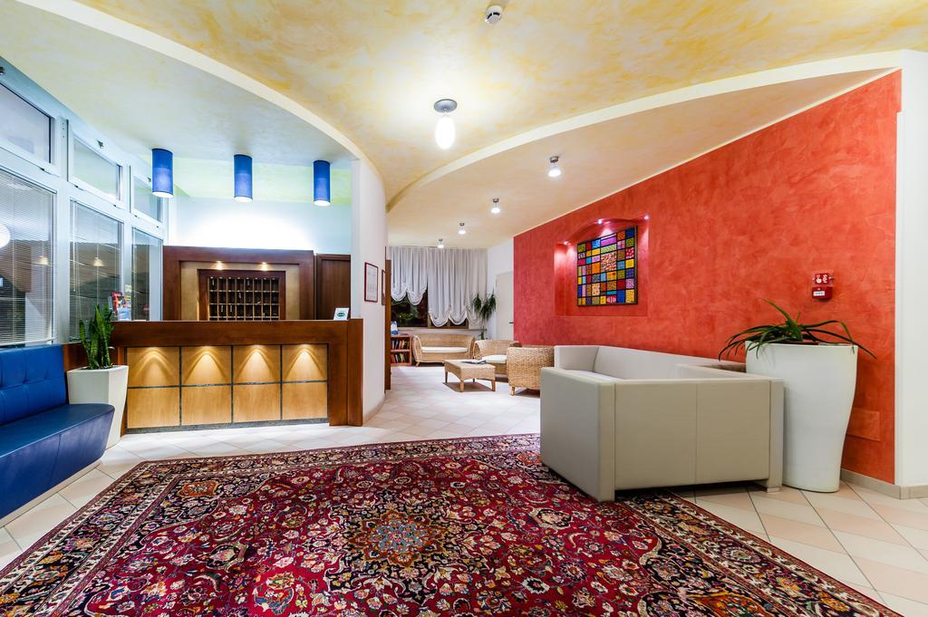 Hotel Garni Losanna Bibione Bagian luar foto