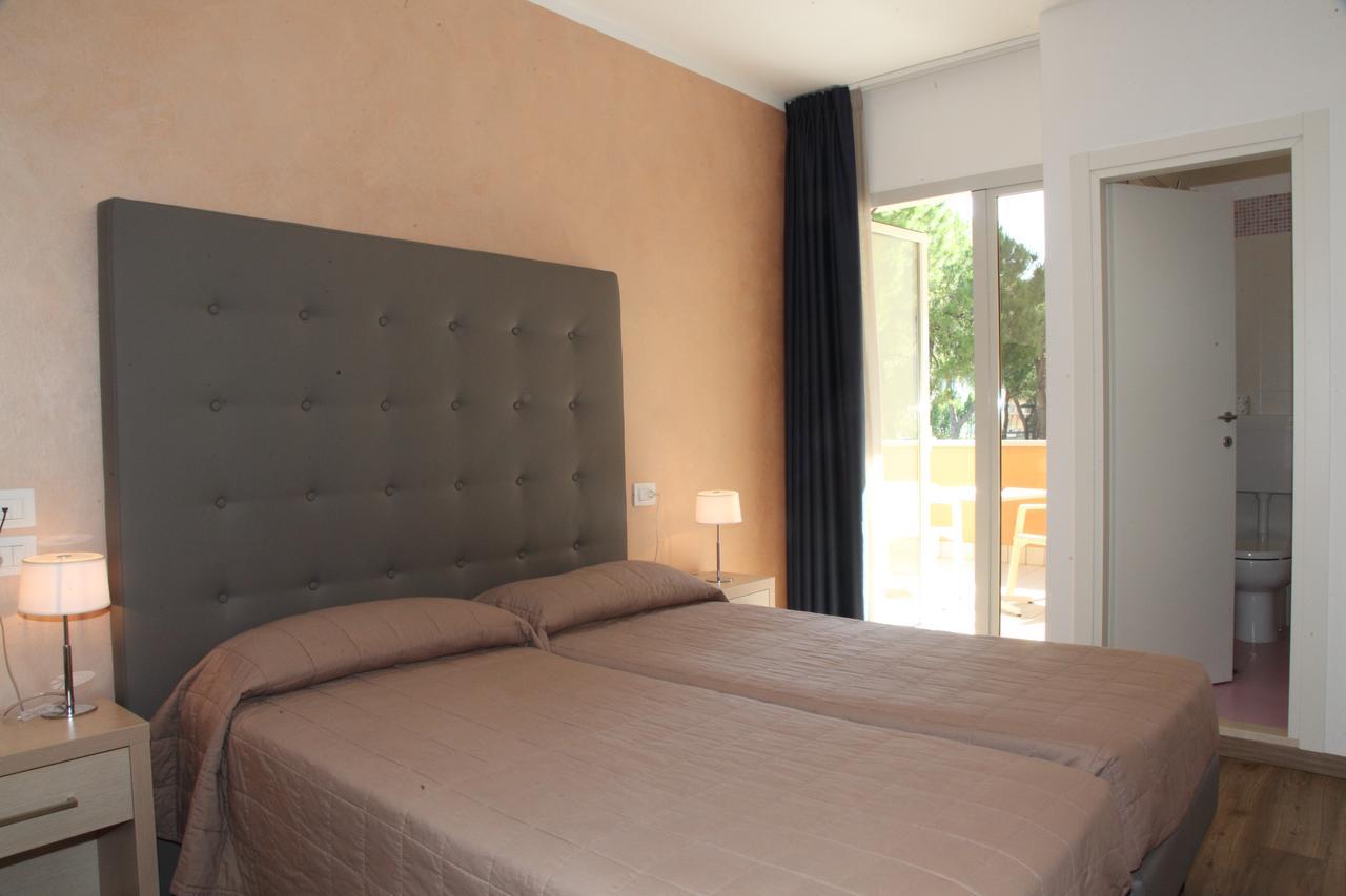 Hotel Garni Losanna Bibione Bagian luar foto
