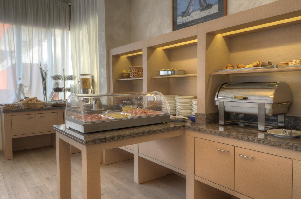 Hotel Garni Losanna Bibione Bagian luar foto